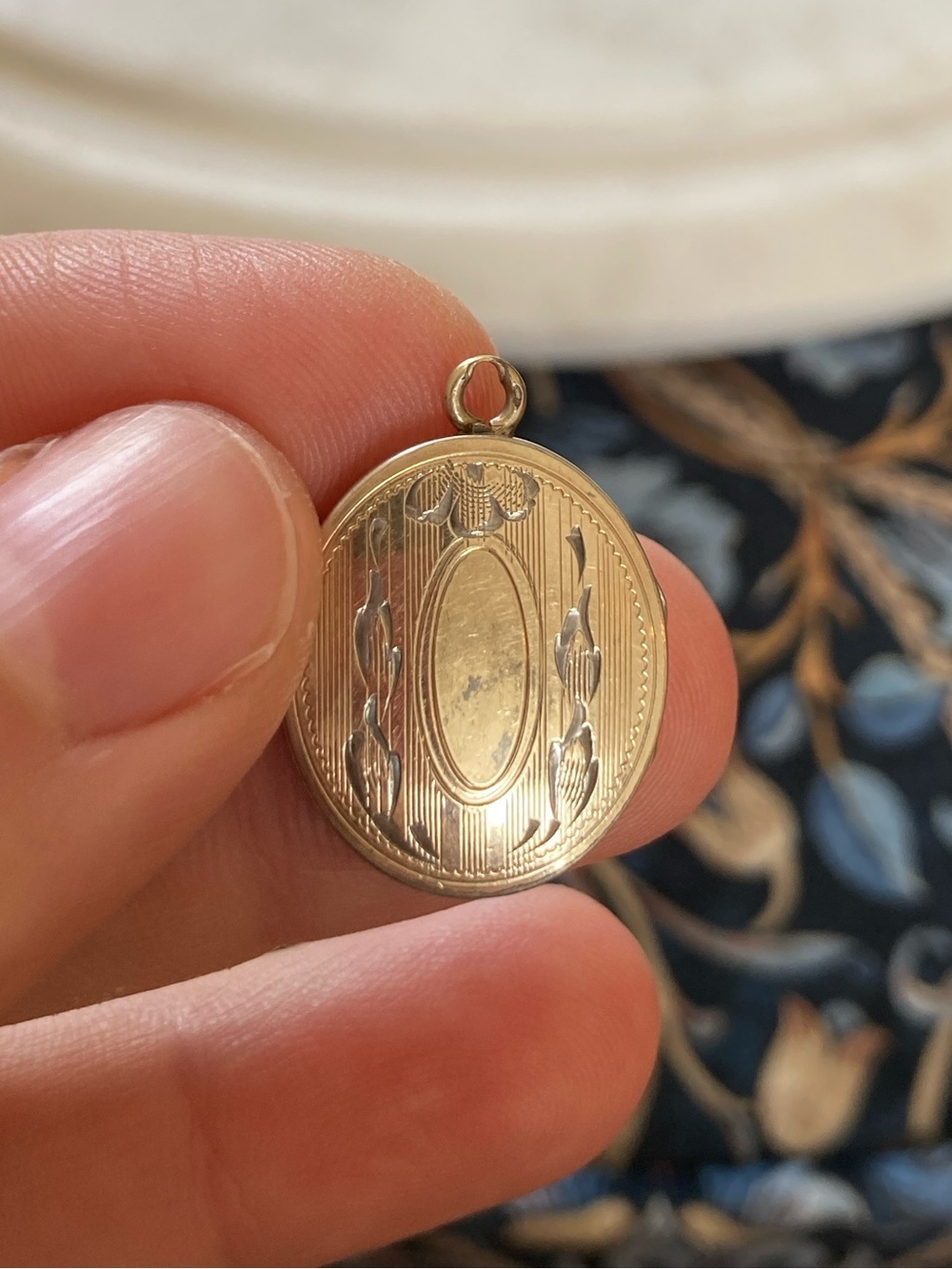 Antique Victorian Engraved Detail Oval Gold-Filled Locket